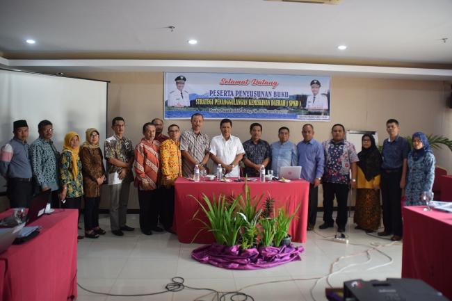 27Tim Penyusunan Buku SPKD.JPG